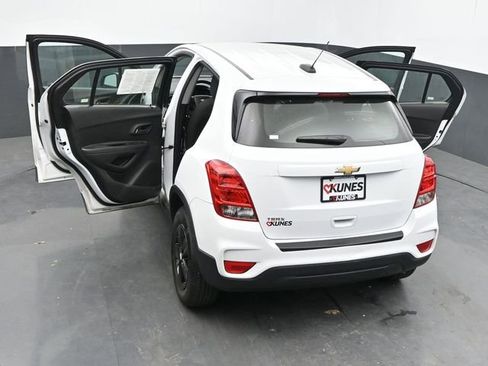Used 2020 Chevrolet Trax LS FWD image 43