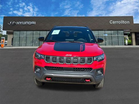 Used 2024 Jeep Compass Trailhawk image 2