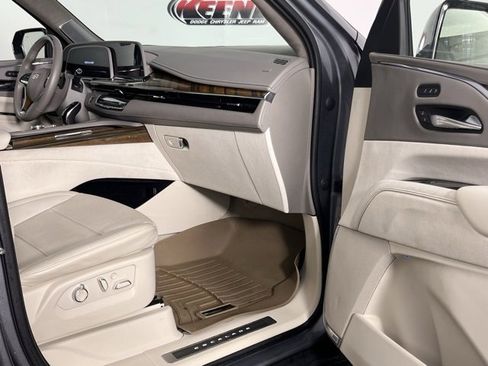 Used 2021 Cadillac Escalade ESV Premium Luxury Platinum image 30