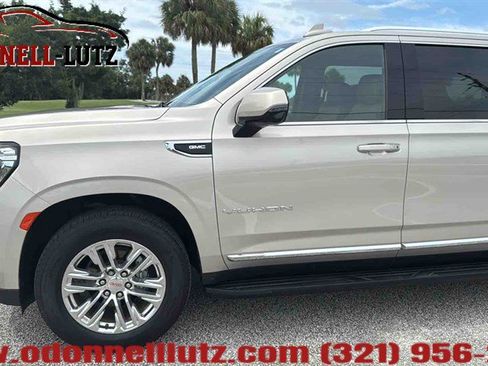 Used 2021 GMC Yukon XL SLT w/ SLT Premium Package AWD/4WD image 4