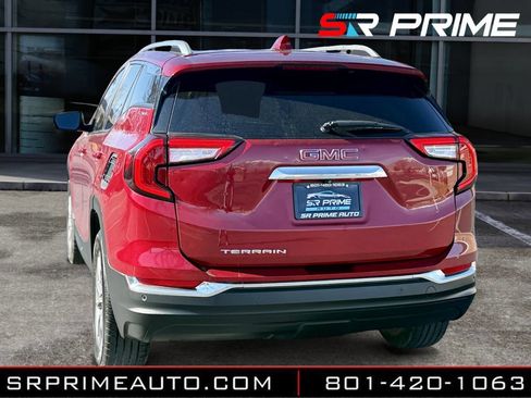 Used 2023 GMC Terrain SLT w/ Tech Package image 2