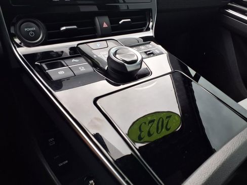 Certified 2023 Subaru Solterra Limited image 3