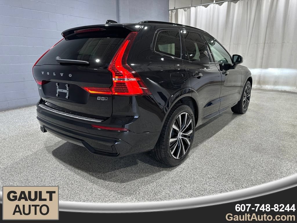 Used 2023 Volvo XC60 B5 Plus AWD/4WD image 3
