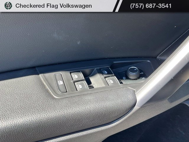 Used 2021 Volkswagen Tiguan SE w/ Panoramic Sunroof Package AWD/4WD image 16