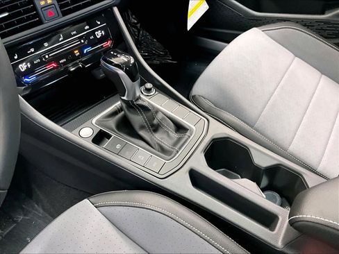 New 2026 Volkswagen Jetta SE image 10