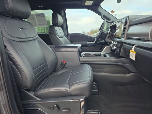 Used 2025 Ford F250 Platinum AWD/4WD image 23