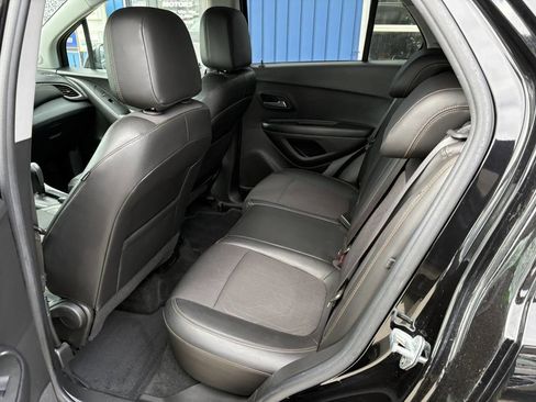 Used 2021 Chevrolet Trax LT w/ Redline Edition image 10