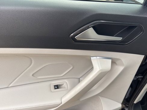 Used 2023 Volkswagen Tiguan SE R-Line image 43