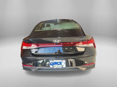 Used 2023 Hyundai Elantra SEL w/ Cargo Package image 4