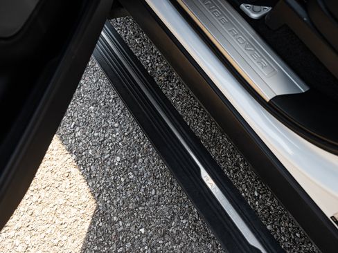 Used 2020 Land Rover Range Rover HSE image 42