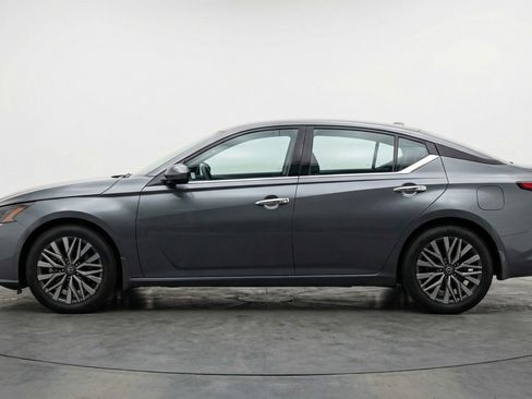 Used 2025 Nissan Altima 2.5 SV image 5