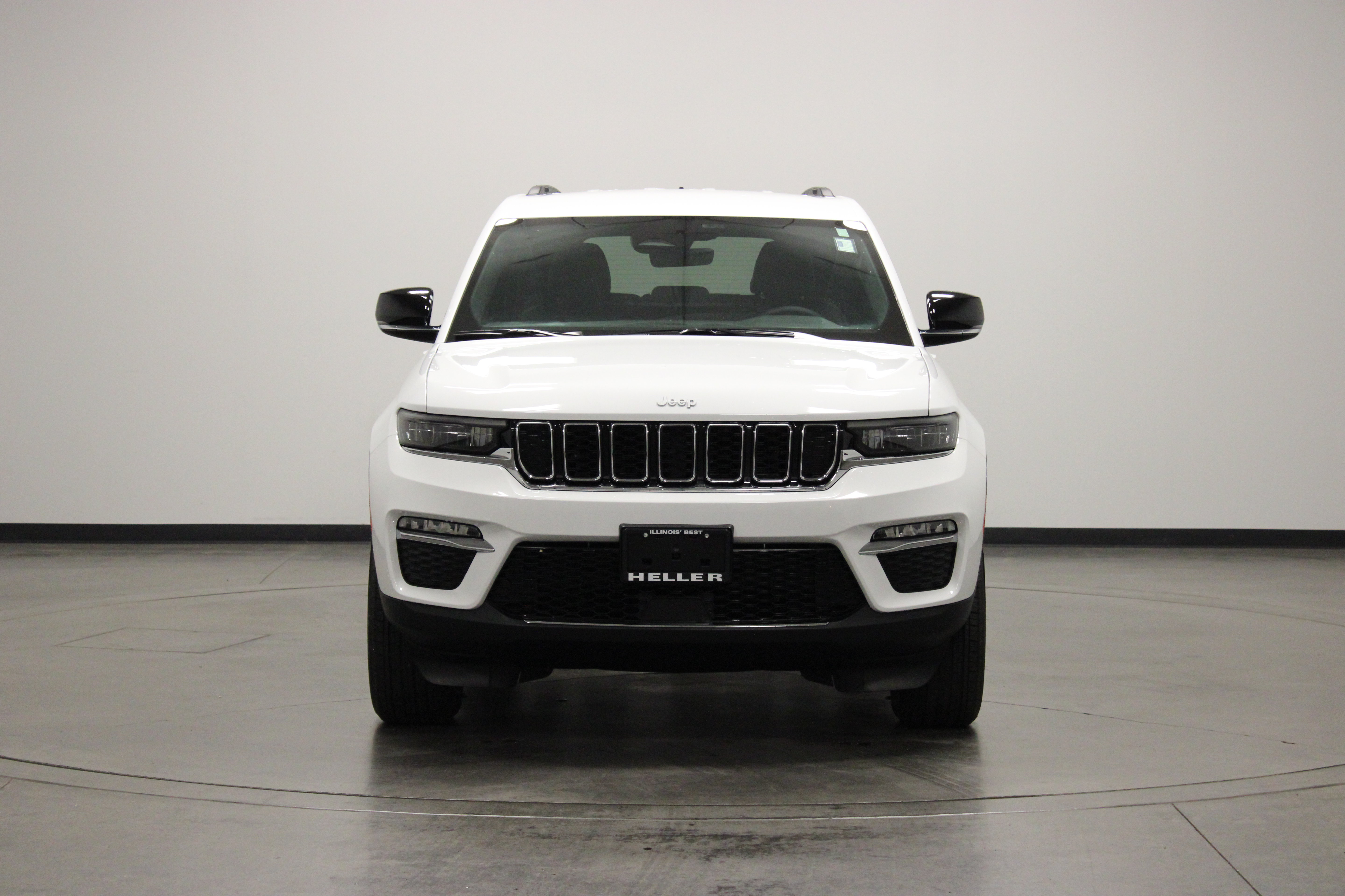Used 2025 Jeep Grand Cherokee Limited AWD/4WD image 3