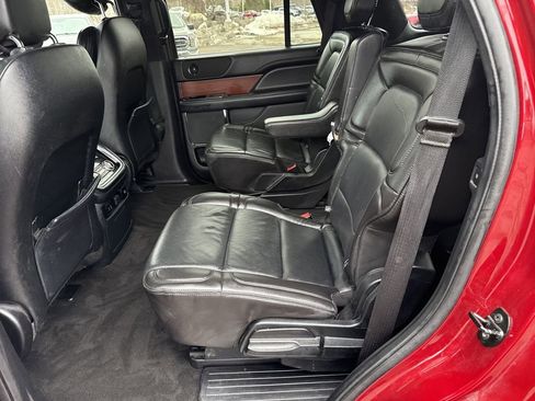 Used 2018 Lincoln Navigator Premiere image 14