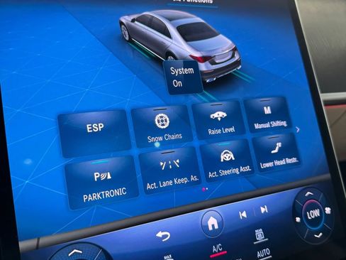 Used 2022 Mercedes-Benz S 580 4MATIC Sedan w/ AMG Line Package image 42