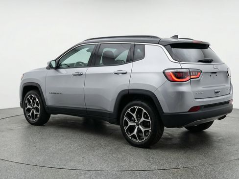 Used 2025 Jeep Compass Limited image 6