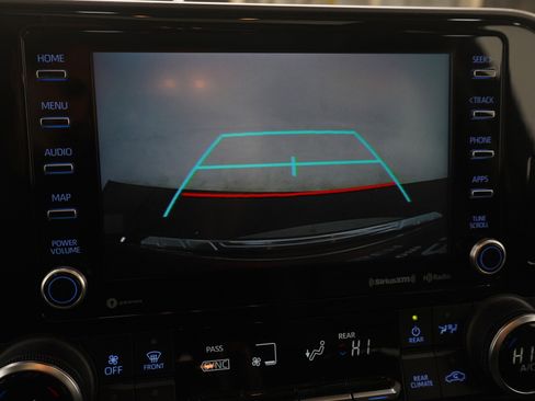 Used 2021 Toyota Highlander XLE image 30