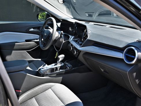 Used 2024 Chevrolet Trax LT image 21