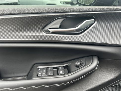 New 2025 Jeep Grand Cherokee Altitude image 12