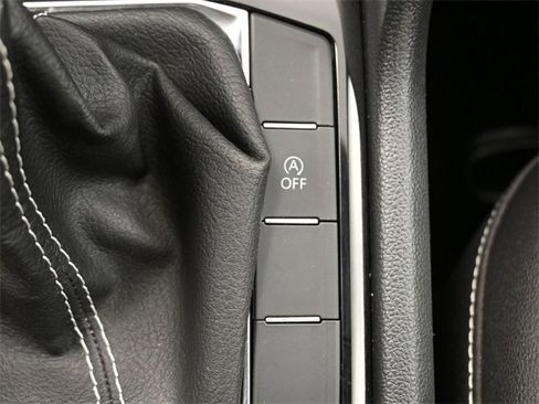 Used 2024 Volkswagen Taos SE image 25