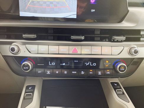 Used 2024 Kia Telluride S image 20