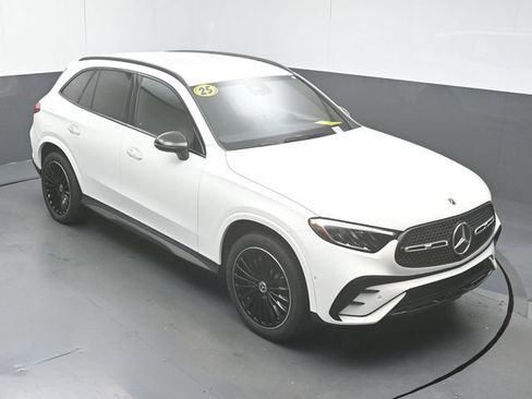 Used 2025 Mercedes-Benz GLC 300 w/ AMG Line image 43