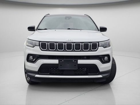 Used 2024 Jeep Compass Limited image 3