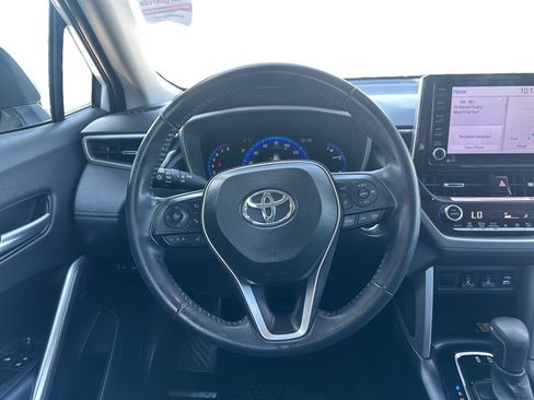 Used 2022 Toyota Corolla Cross XLE FWD image 12