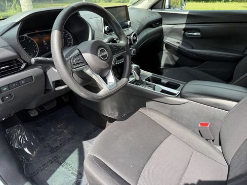 Used 2024 Nissan Sentra SV FWD image 18
