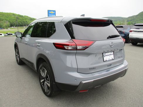 Used 2025 Nissan Rogue SL AWD/4WD image 7
