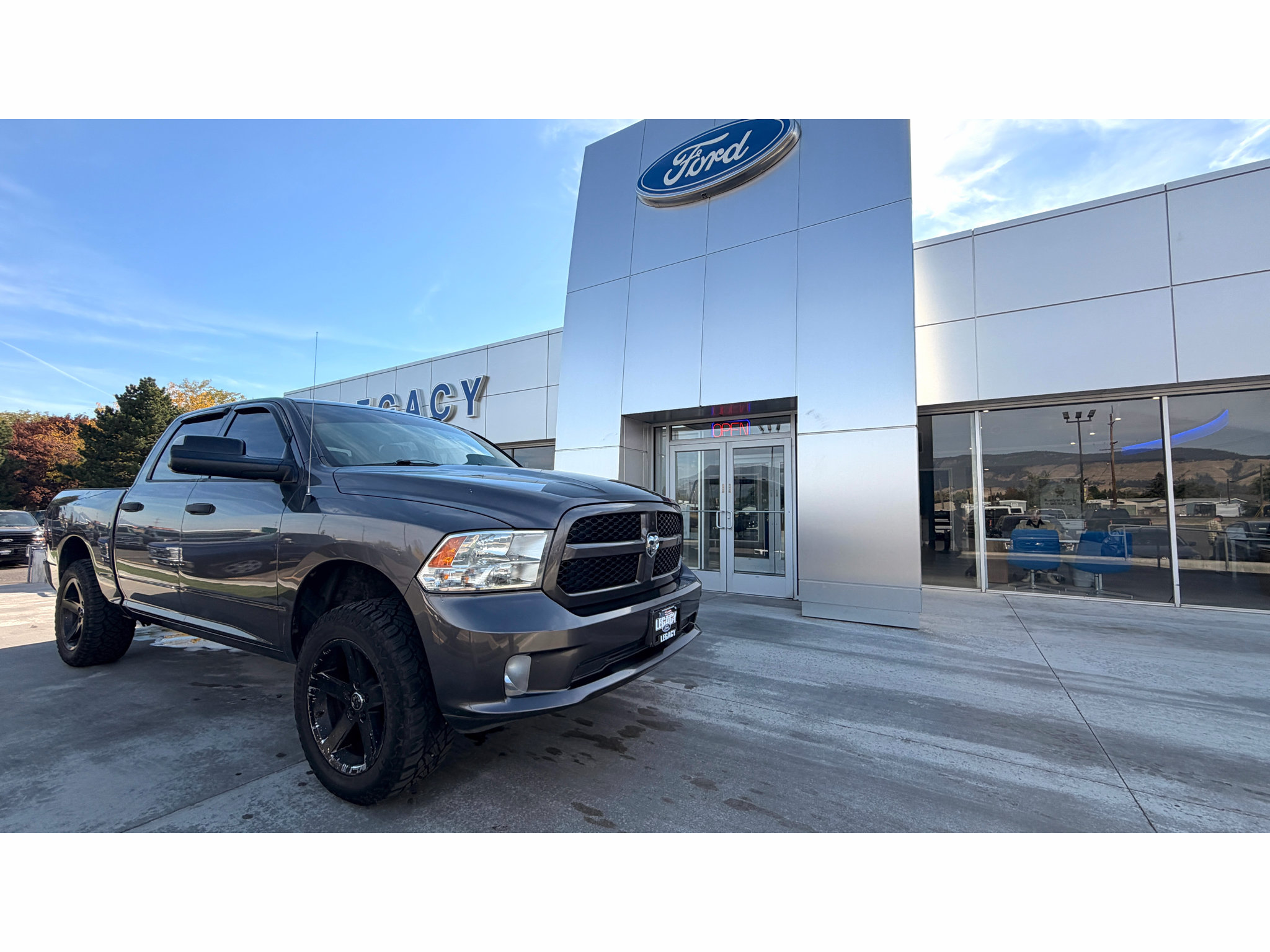 Used 2014 RAM 1500 Express AWD/4WD image 1