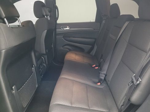 Used 2019 Jeep Grand Cherokee Laredo image 18