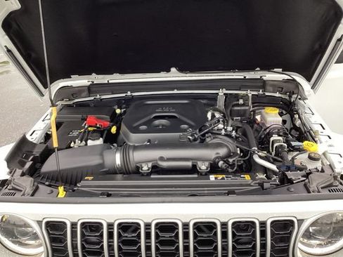 Certified 2025 Jeep Wrangler Unlimited Sahara AWD/4WD image 17
