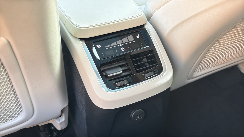 Certified 2024 Volvo XC90 T8 Plus w/ Protection Package Premier AWD/4WD image 8