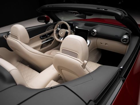 Used 2022 Mercedes-Benz SL 55 AMG 4MATIC w/ Driver Assistance Package image 75