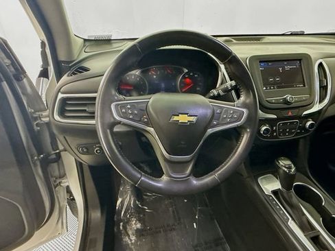 Used 2019 Chevrolet Equinox LT w/ Driver Convenience Package image 11