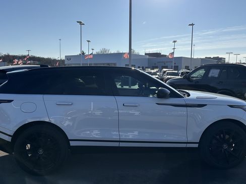 Used 2019 Land Rover Range Rover Velar R-Dynamic SE image 11