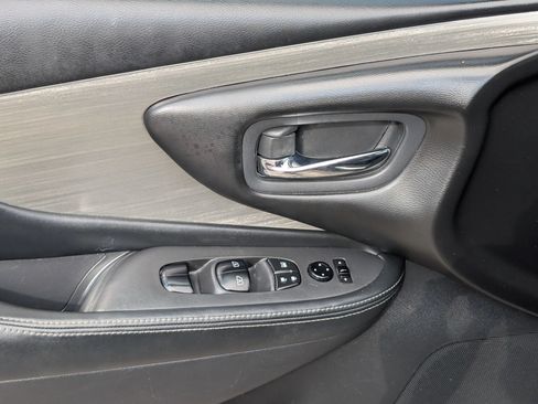 Used 2017 Nissan Murano SV FWD image 16