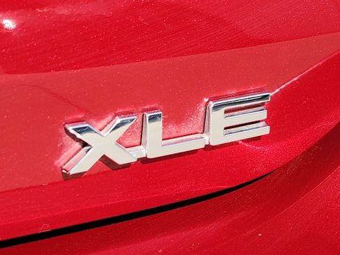 Used 2021 Toyota Highlander XLE FWD image 13
