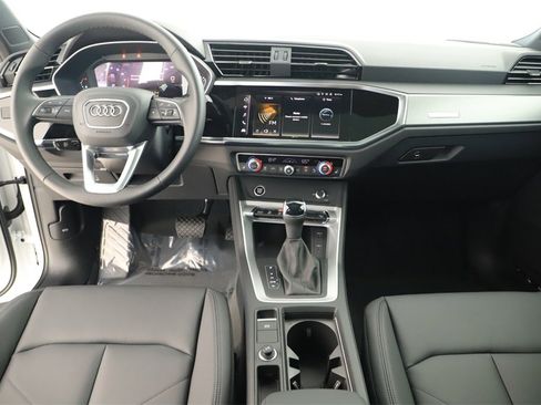 New 2025 Audi Q3 2.0T Premium image 18