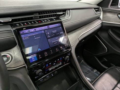 Used 2022 Jeep Grand Cherokee L Limited w/ Luxury Tech Group II image 10