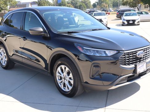 Used 2023 Ford Escape Active image 4