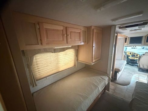 Used 2006 Ford E-350 and Econoline 350 Super Duty image 26