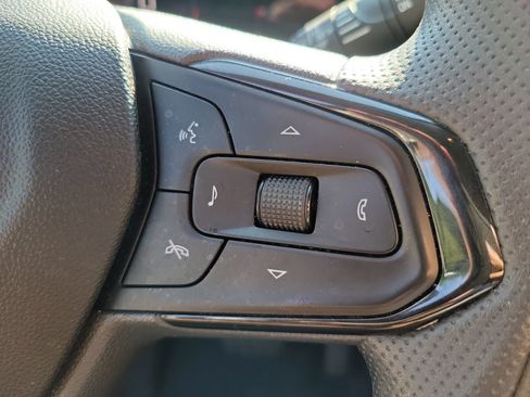 Used 2025 Chevrolet Trax LT FWD image 29