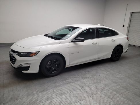 Used 2022 Chevrolet Malibu LT FWD image 2