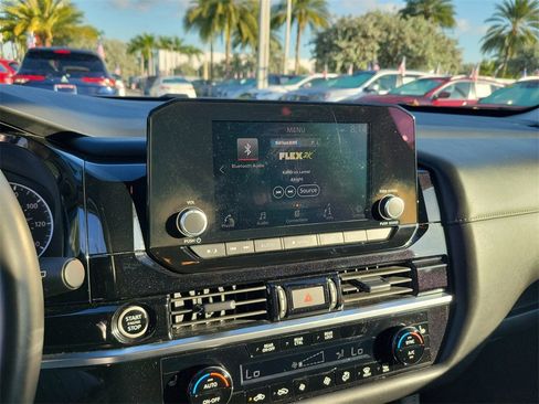 Certified 2024 Nissan Pathfinder SV image 19