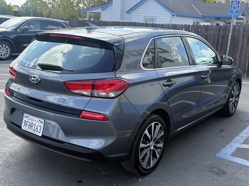 Used 2018 Hyundai Elantra GT FWD image 5