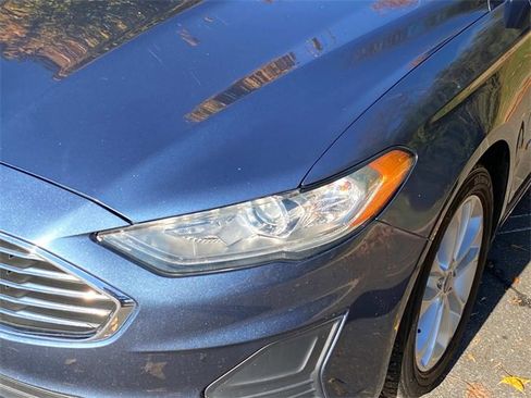 Used 2019 Ford Fusion SE image 5