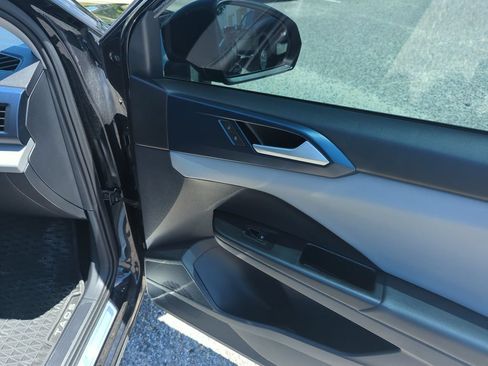 Used 2023 Volkswagen Taos SE w/ Panoramic Sunroof Package FWD image 35