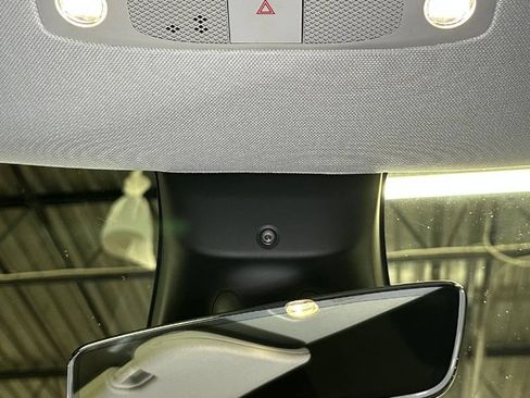 Used 2022 Tesla Model Y Long Range AWD/4WD image 39