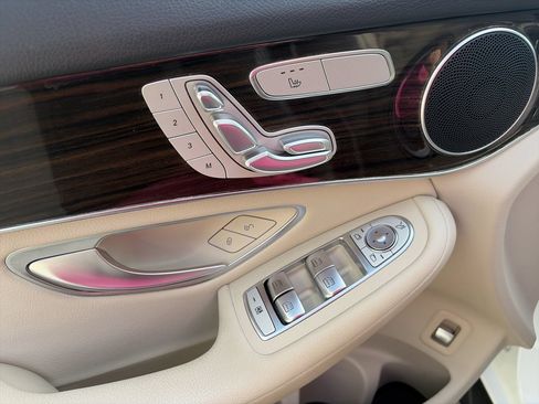 Used 2022 Mercedes-Benz GLC 300 image 19